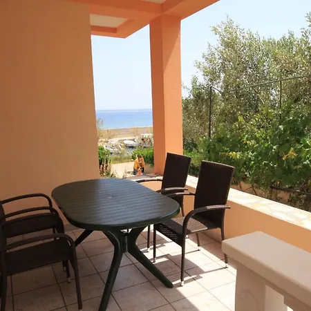 Апартаменты Seaside With A Swimming Pool - 829