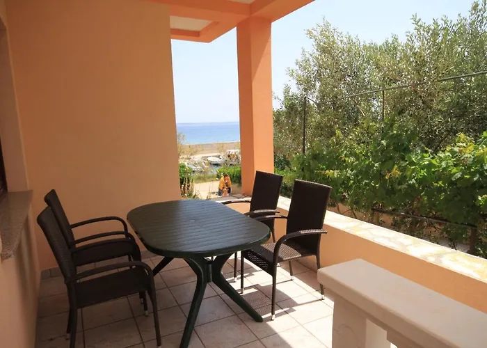 דירה Seaside With A Swimming Pool - 829