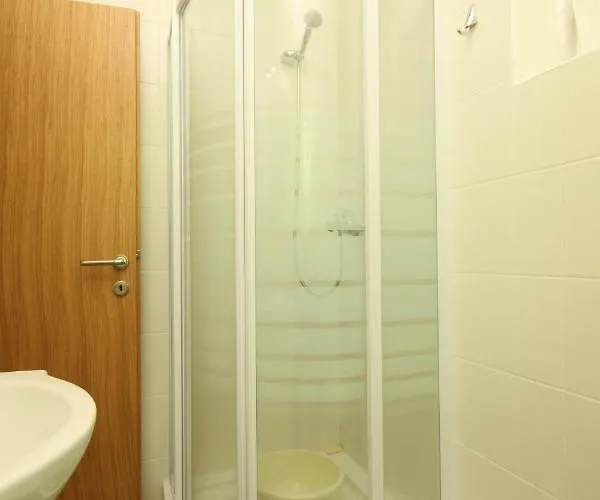 Seaside With A Swimming Pool - 829 דירה אוגייאן