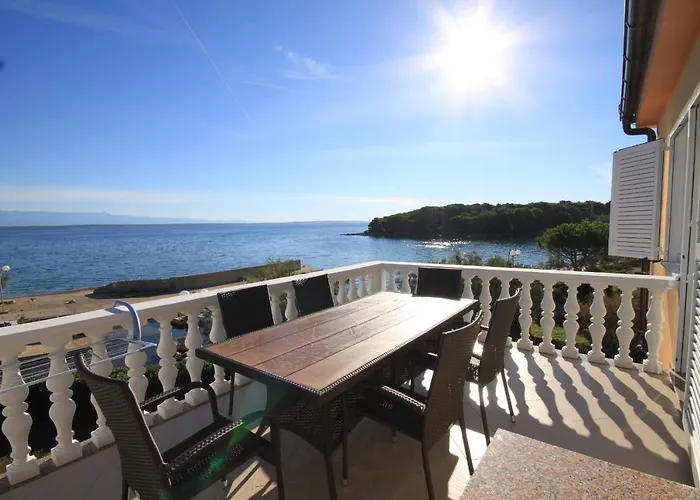 Seaside With A Swimming Pool - 829 דירה