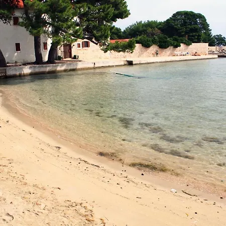 Seaside With A Swimming Pool - 829
