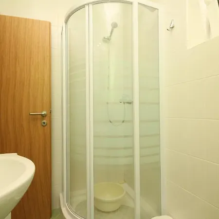Seaside With A Swimming Pool - 829 דירה אוגייאן