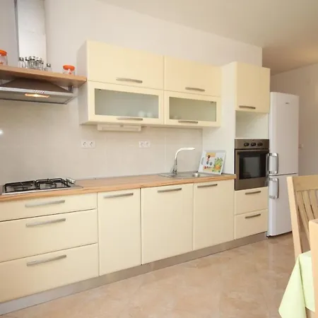 Appartamento Seaside With A Swimming Pool - 829 Ugljan