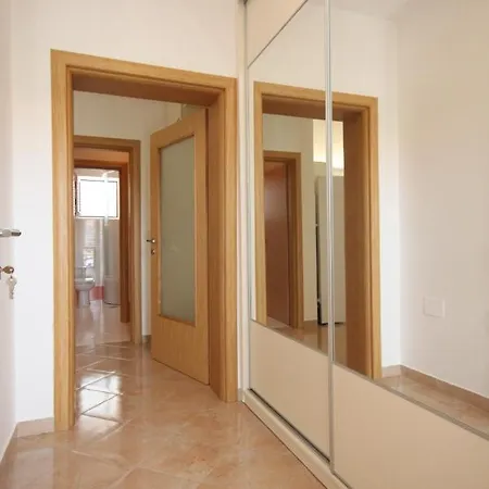 Apartamento Seaside With A Swimming Pool - 829