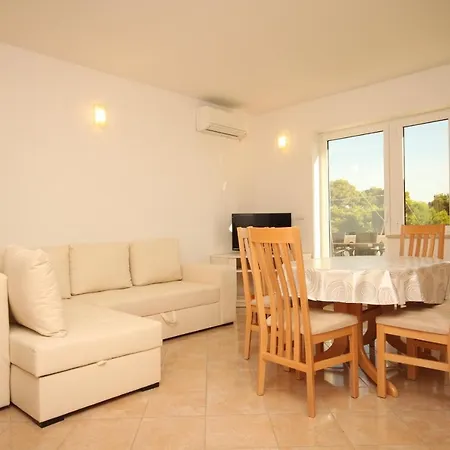 Seaside With A Swimming Pool - 829 Ugljan