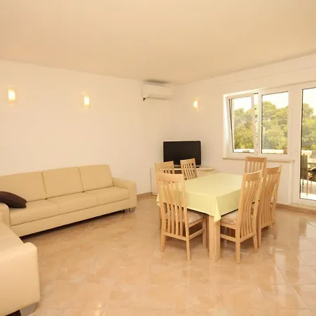 Seaside With A Swimming Pool - 829 דירה *