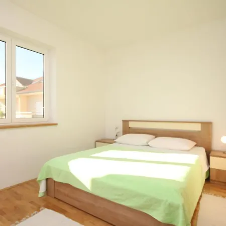 Apartamento Seaside With A Swimming Pool - 829