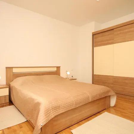 דירה Seaside With A Swimming Pool - 829 אוגייאן
