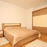 Apartmán Seaside With A Swimming Pool - 829 Ugljan