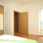 Apartmán Seaside With A Swimming Pool - 829