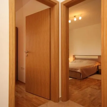 Seaside With A Swimming Pool - 829