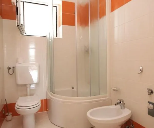 아파트 Seaside With A Swimming Pool - 829 우글랸