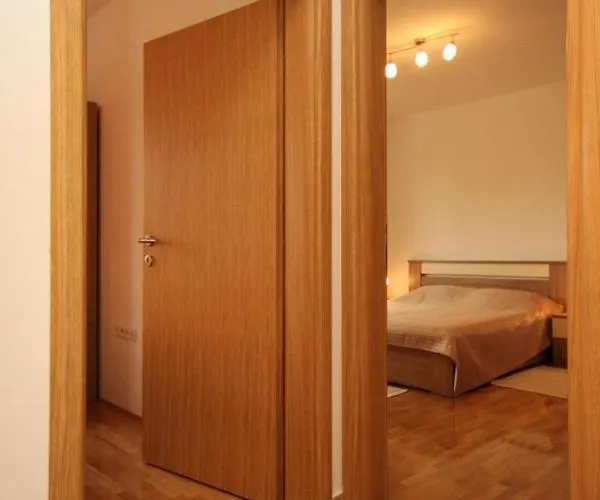 Seaside With A Swimming Pool - 829